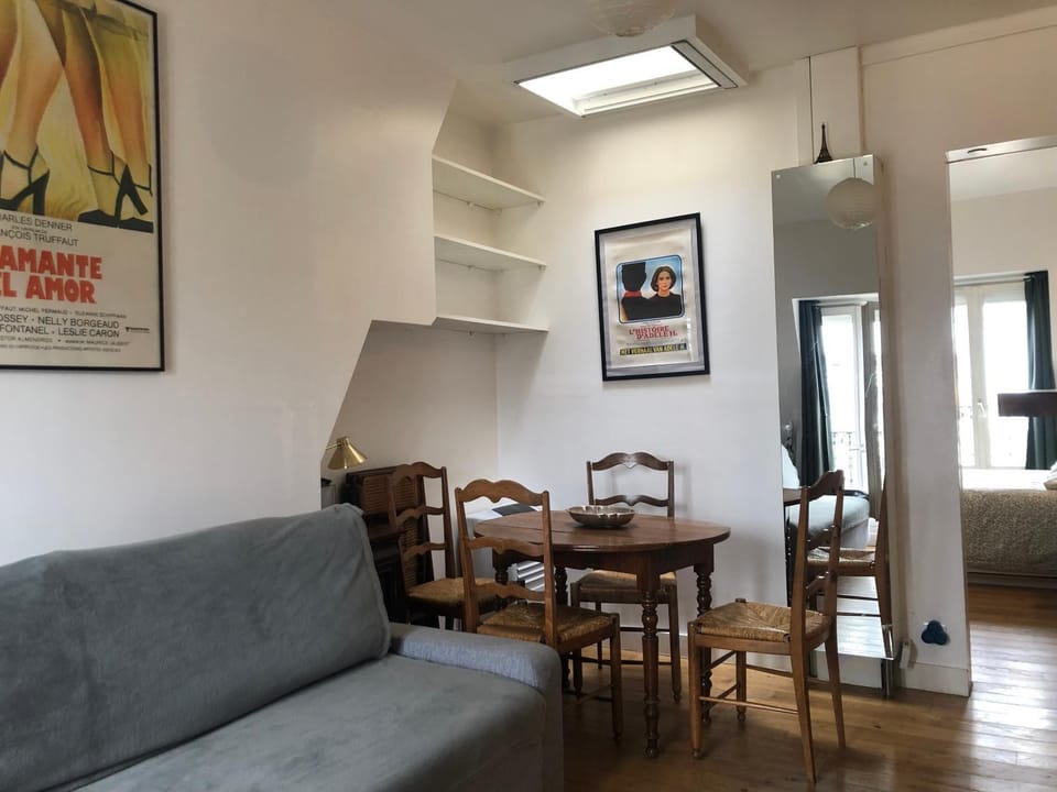 2 pièces sous les toits 6 personnes calme lumineux équipé Apartment in Paris