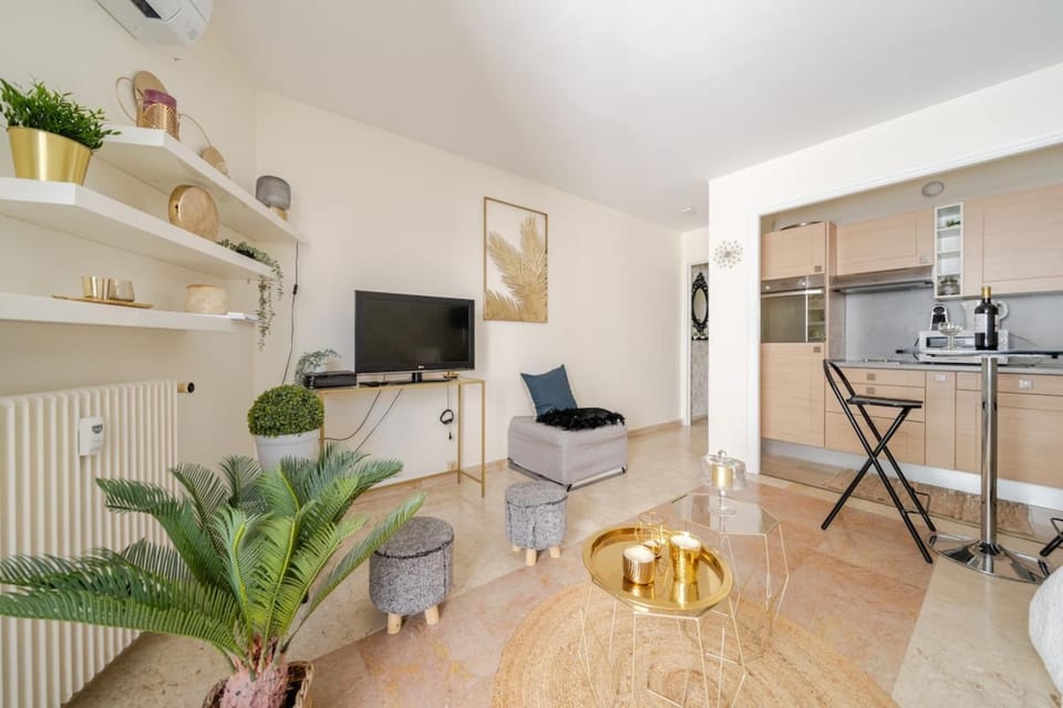 TV and multimedia, Kitchen or kitchenette, Dining area