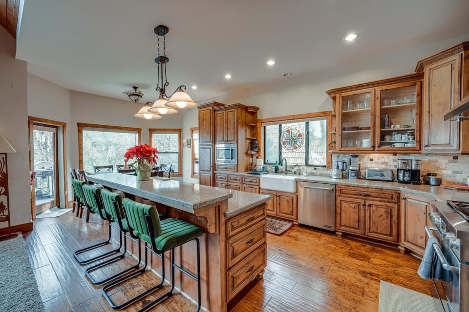 Pine Mountain Club Cabin w/ Private Deck & Views! Cabin in Pine Mountain Club