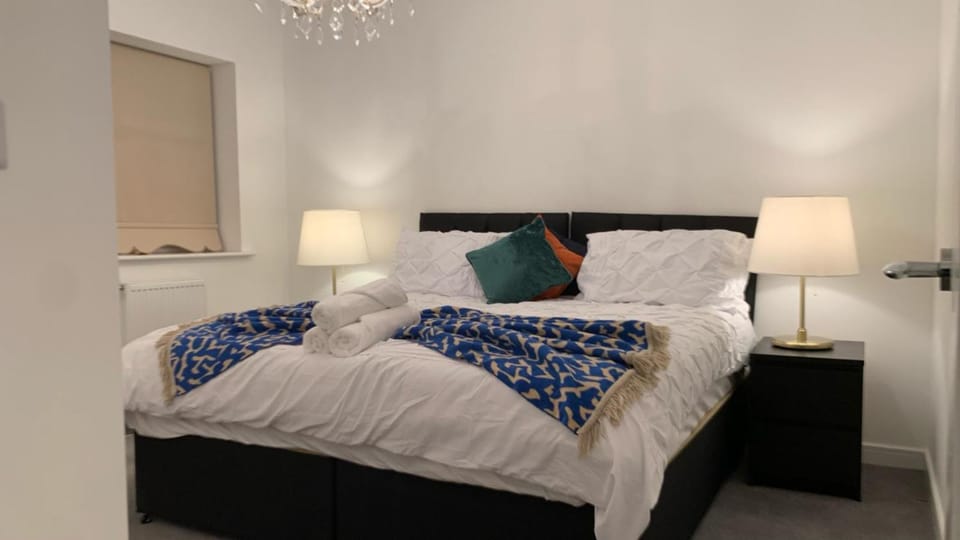 LUXURY 3 BED HOME with MULTIPLE FREE PARKING BAYS Early Check-in Late Check- Out Allowed House in Grays