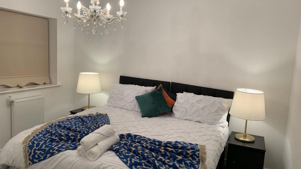 LUXURY 3 BED HOME with MULTIPLE FREE PARKING BAYS Early Check-in Late Check- Out Allowed House in Grays