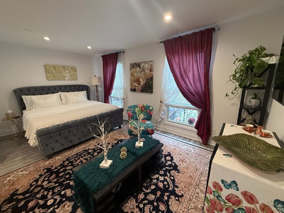 Eleni’s Charming Studio Apartment in Jackson Heights