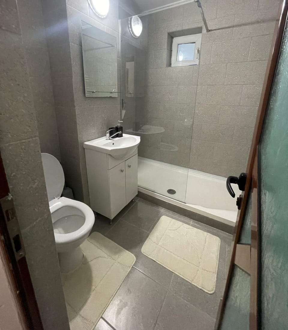 Shower, Toilet, Bathroom, towels