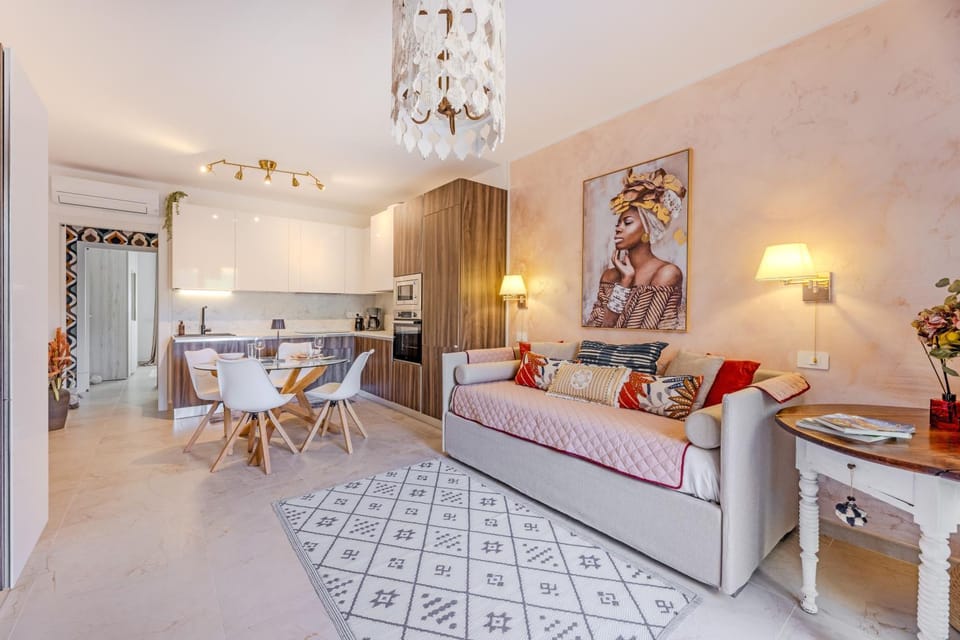 Bed, Kitchen or kitchenette, Photo of the whole room, Dining area