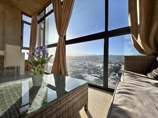 Day, View (from property/room), Balcony/Terrace, Seating area, City view, Mountain view