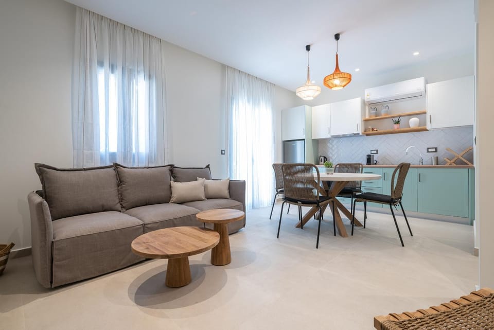 Kitchen or kitchenette, Living room, Seating area, Dining area