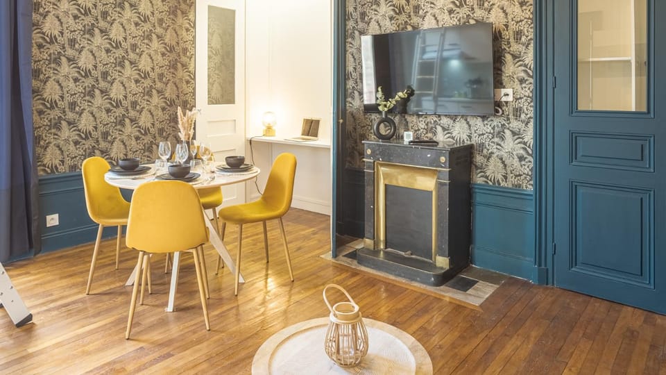 TV and multimedia, Living room, Dining area
