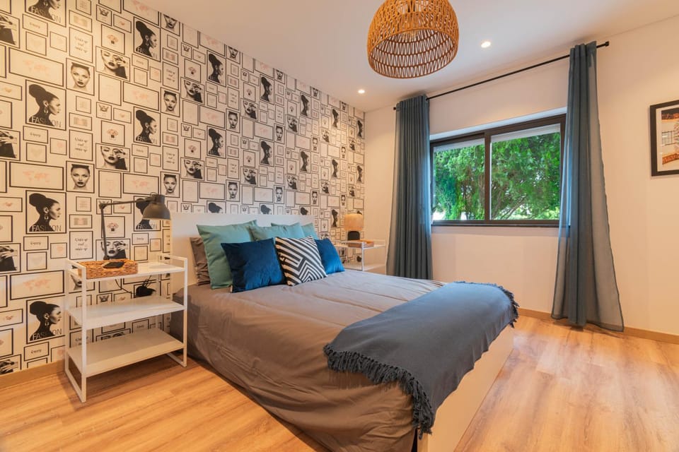7Min to Uni Sé-Velha - AC - Work Desk - 300MBs WiFi - Suite 4 Bed and Breakfast in Coimbra