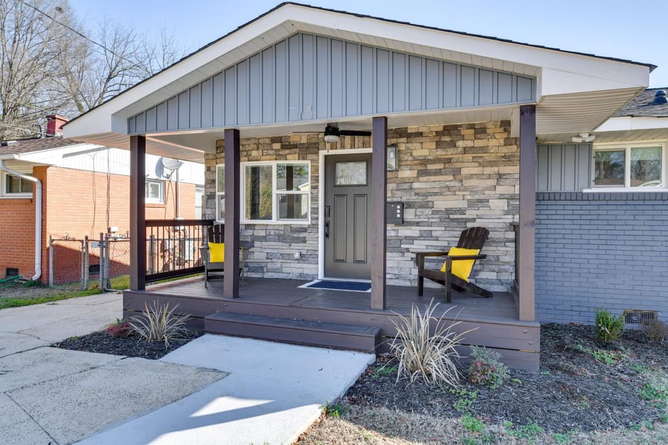 Newly Updated Home ~ 3 Mi to Downtown Charlotte! House in Charlotte