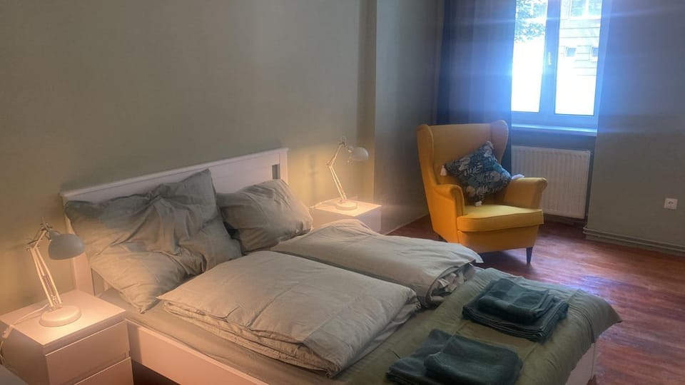 Photo of the whole room, Bedroom