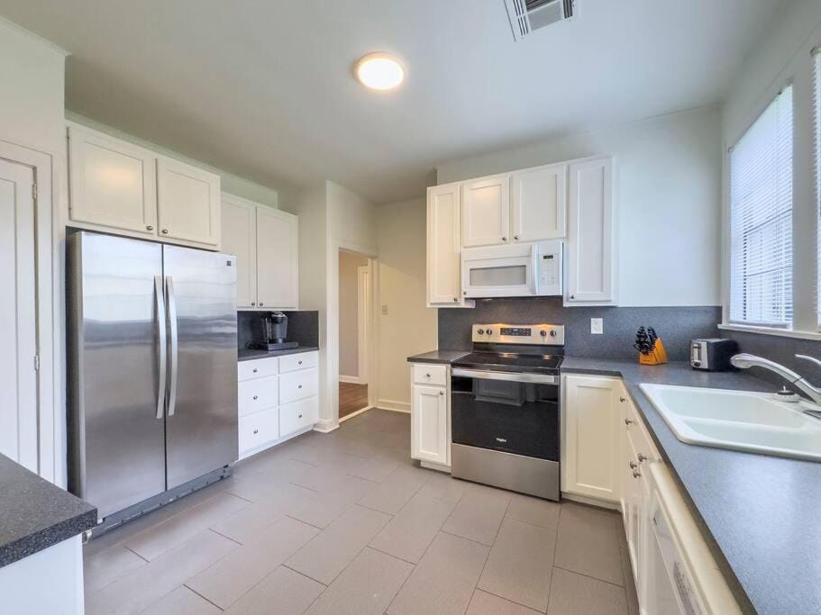New Comfy Bungalow on Washington-Dedicated Office House in Waco