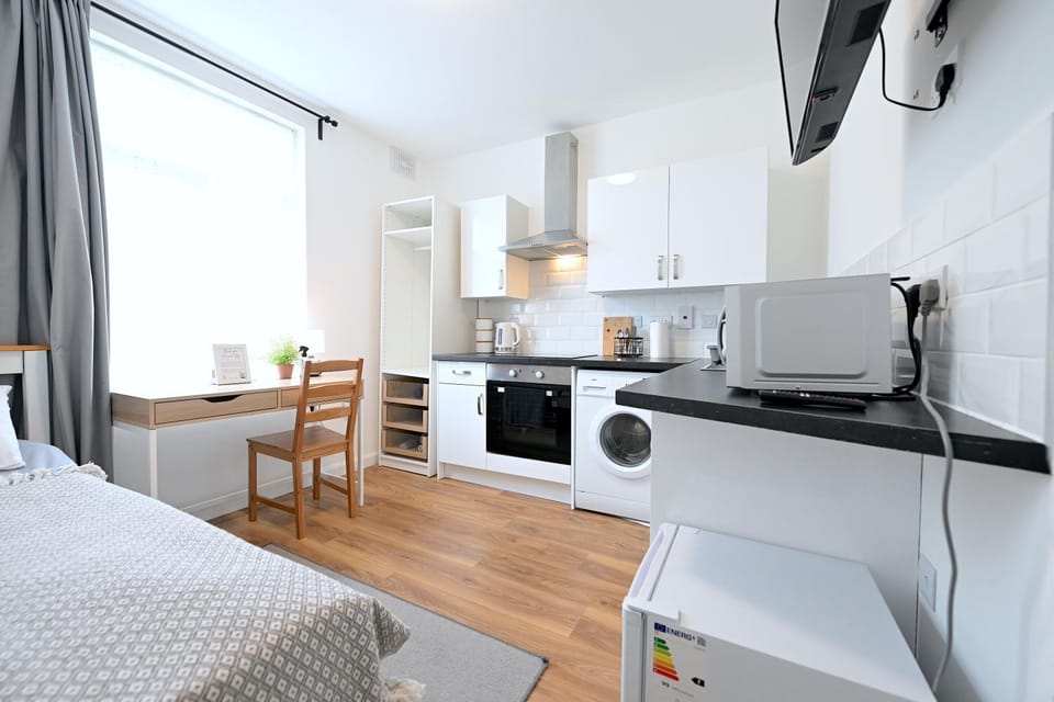 Bedroom, kitchen