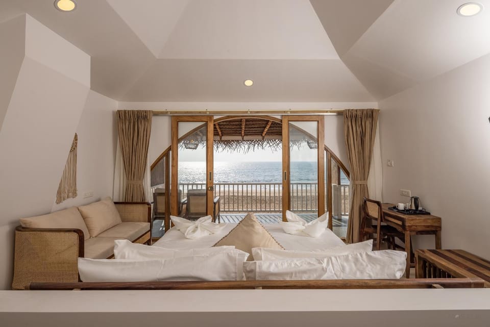 Bed, Natural landscape, Living room, Photo of the whole room, Seating area, Bedroom, towels