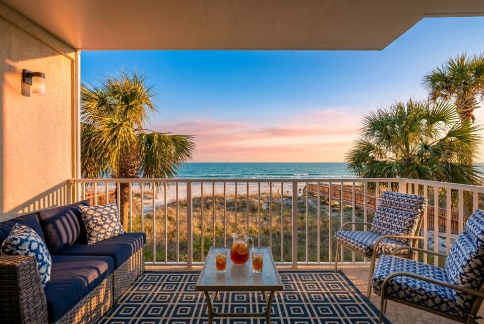 Oceanfront Oasis: Endless Ocean Views & Luxury Amenities Minutes to Attractions Apartment in North Myrtle Beach