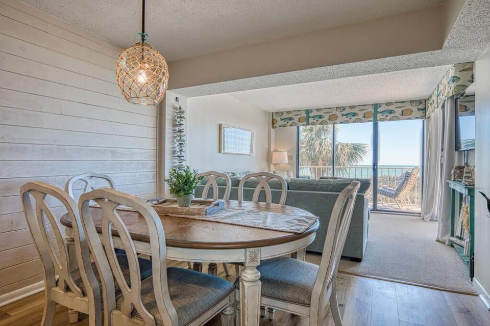 Oceanfront Oasis: Endless Ocean Views & Luxury Amenities Minutes to Attractions Apartment in North Myrtle Beach