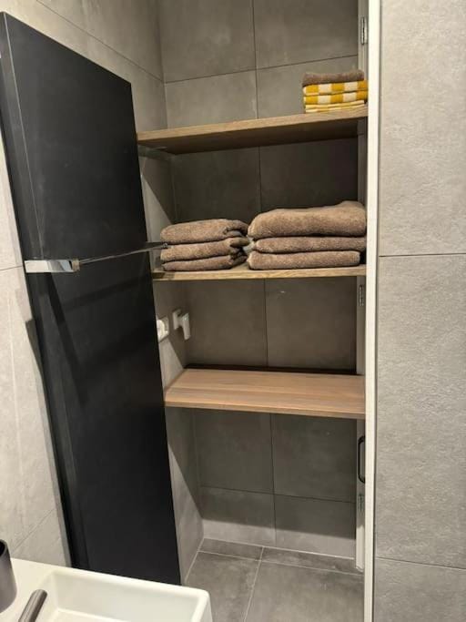 Bathroom, towels