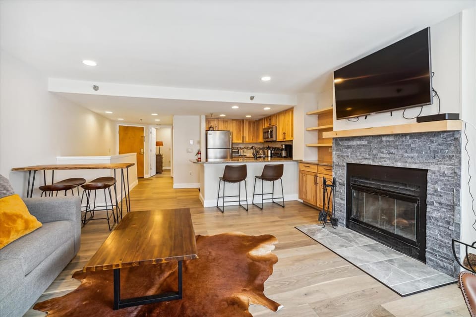 Kitchen or kitchenette, Living room, Dining area
