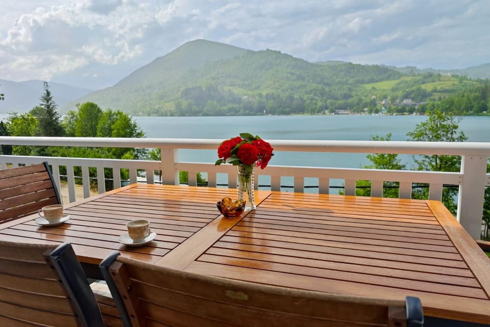 View (from property/room), Balcony/Terrace, Dining area, Lake view