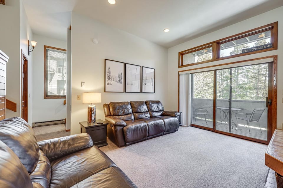 Walk to Chairlifts: Breck Condo w/ Private Patio House in Breckenridge