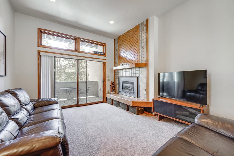 Walk to Chairlifts: Breck Condo w/ Private Patio House in Breckenridge