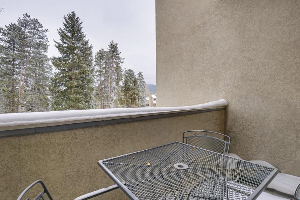 Walk to Chairlifts: Breck Condo w/ Private Patio House in Breckenridge