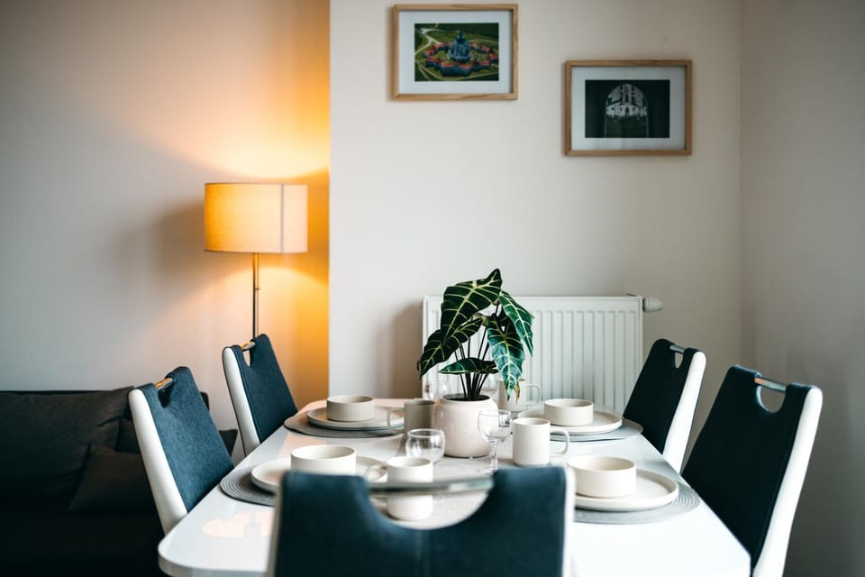 Seating area, Dining area