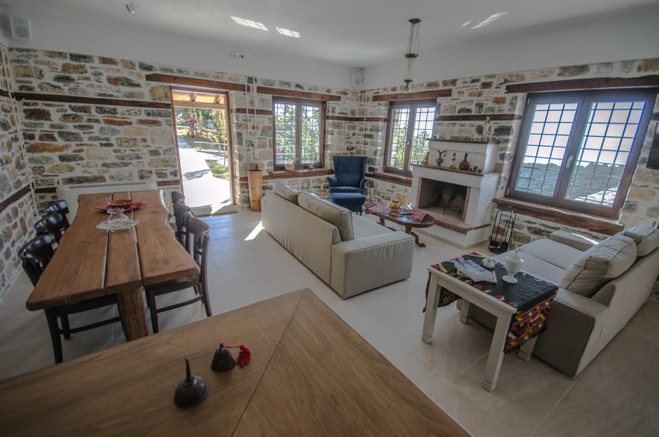 Property building, Seating area, Dining area, fireplace