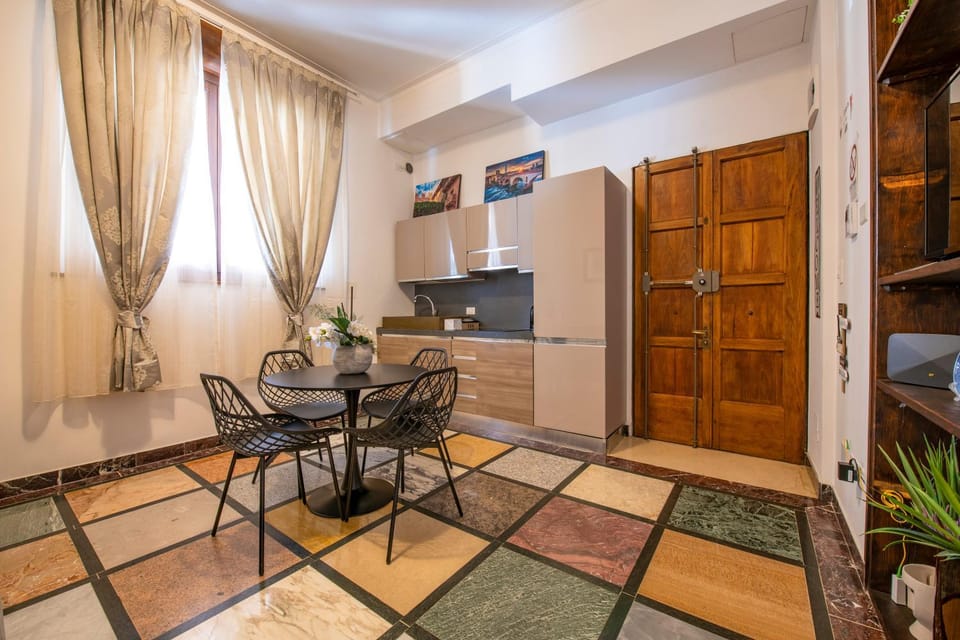 Kitchen or kitchenette, Dining area, minibar, oven, pet friendly, stove, wardrobe