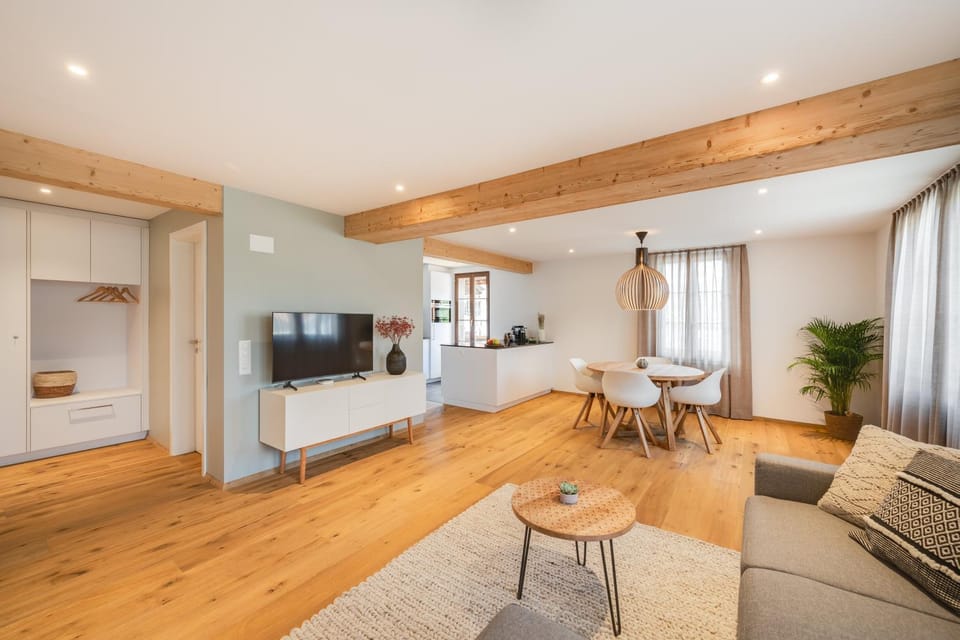 Living room, Dining area