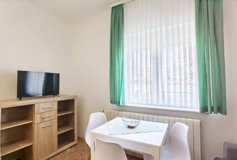 Communal lounge/ TV room, Living room, Seating area, Dining area