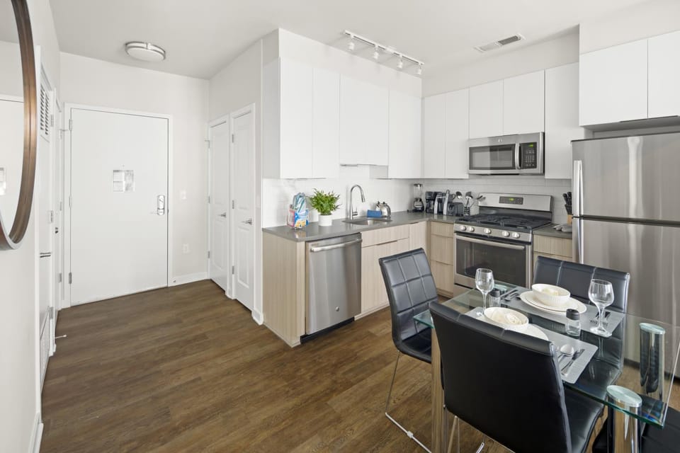 Kitchen or kitchenette, Dining area, dishwasher, minibar