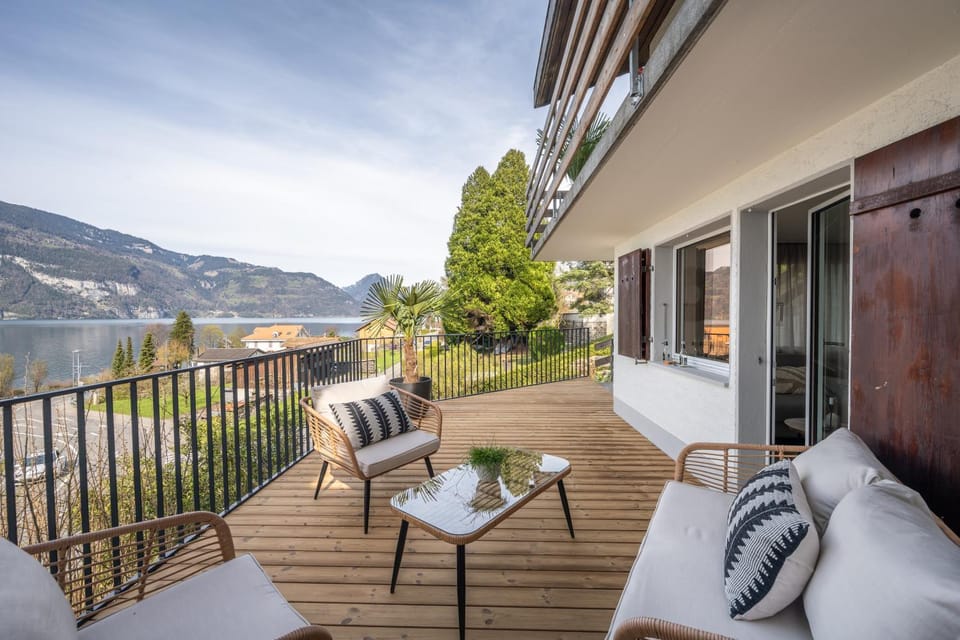 Natural landscape, View (from property/room), Balcony/Terrace, Seating area, Lake view, Mountain view