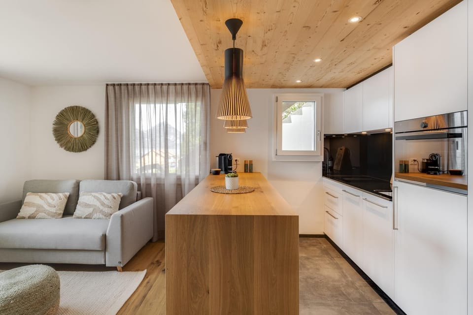 Coffee/tea facilities, Kitchen or kitchenette, Living room, Seating area, Dining area, pet friendly