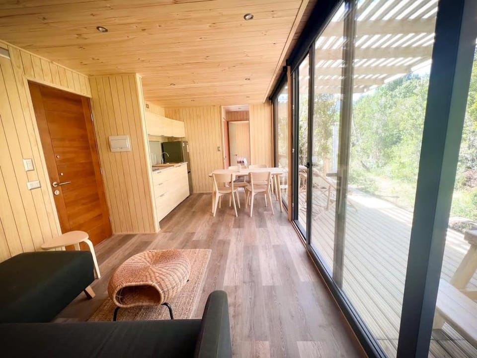 OUTSCAPE l Acogedora Cabaña Familiar En Lago Chapo House in Los Lagos, Chile