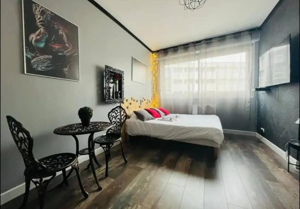 Orphelin studio avec Balnéo proche centre ville Apartment in Reims