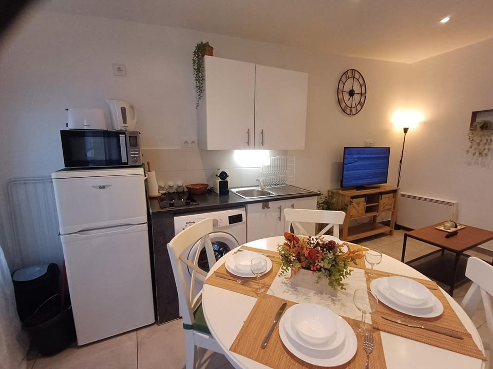 Super F2 à 5mn aéroport d'Orly parking privé gratuit Apartment in Île-de-France