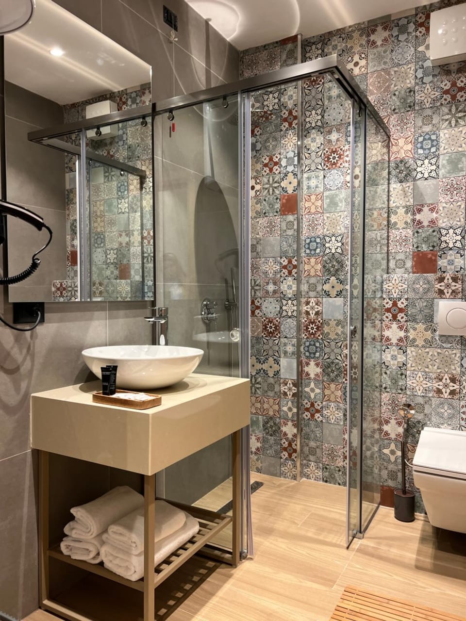 Shower, Toilet, Bathroom, towels