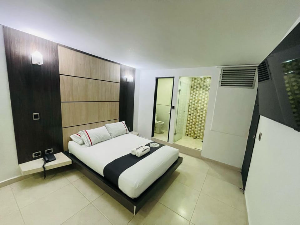 Bed, TV and multimedia, Photo of the whole room