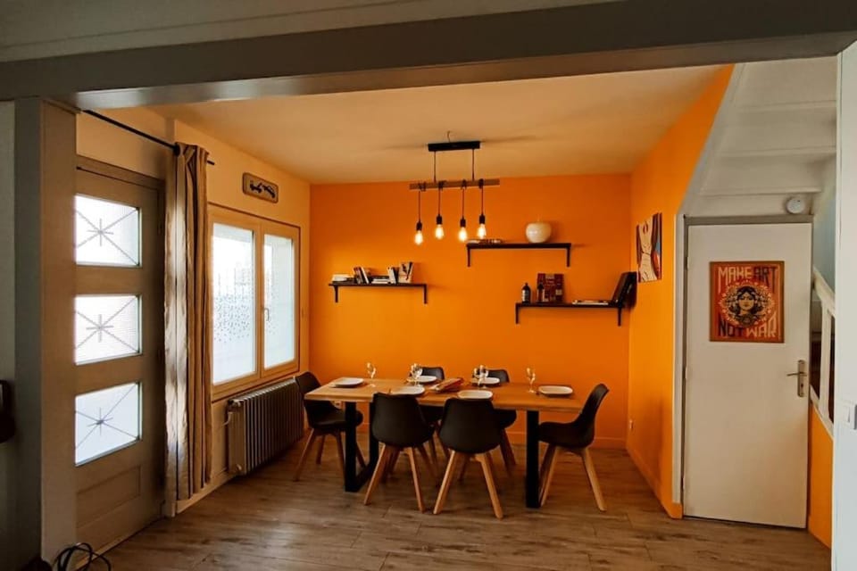 Seating area, Dining area