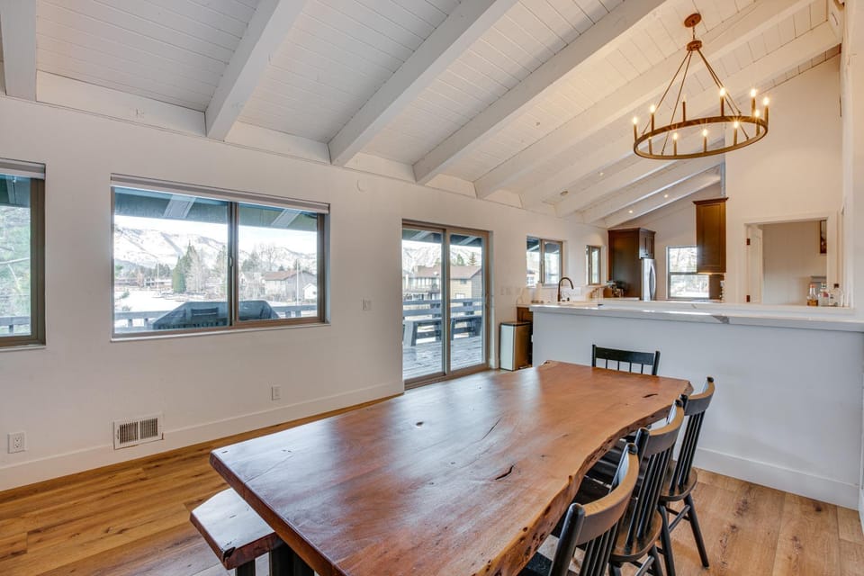6 Mi to Slopes: Mtn-View Retreat in Lake Tahoe House in South Lake Tahoe