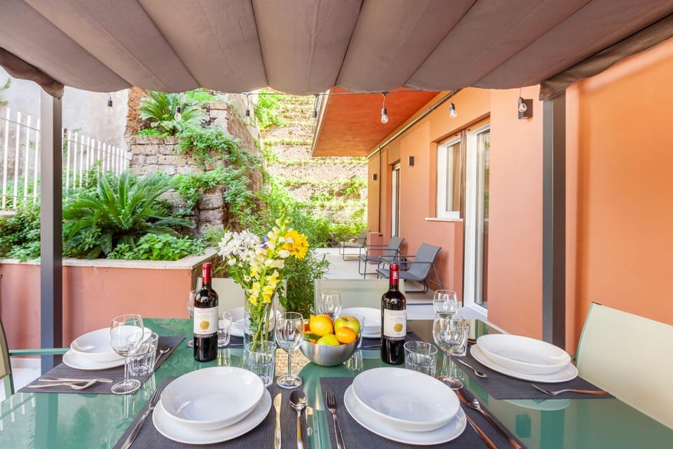 Garden, Dining area