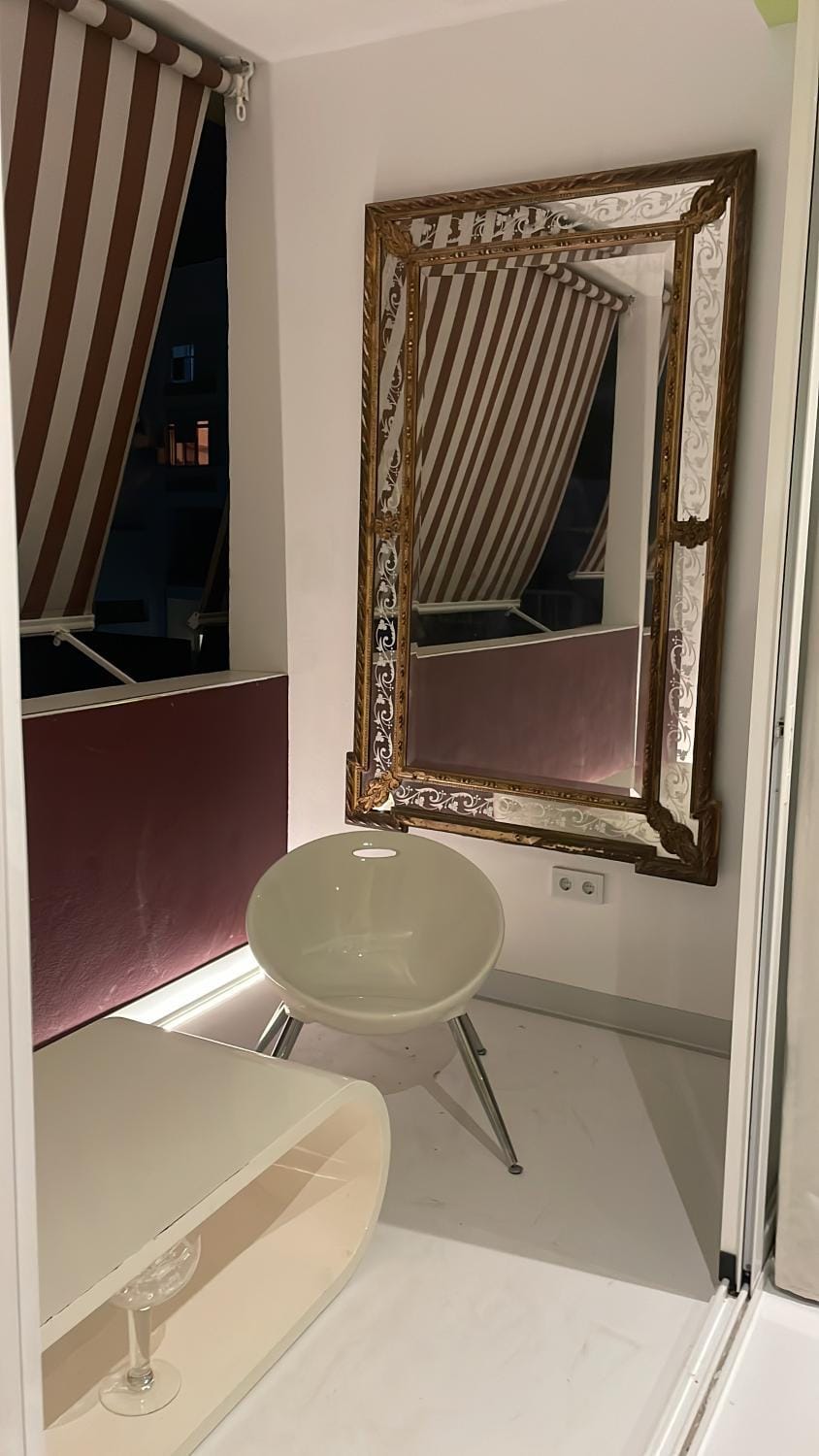 LAHOLA Glam Suites Apartment in Torremolinos