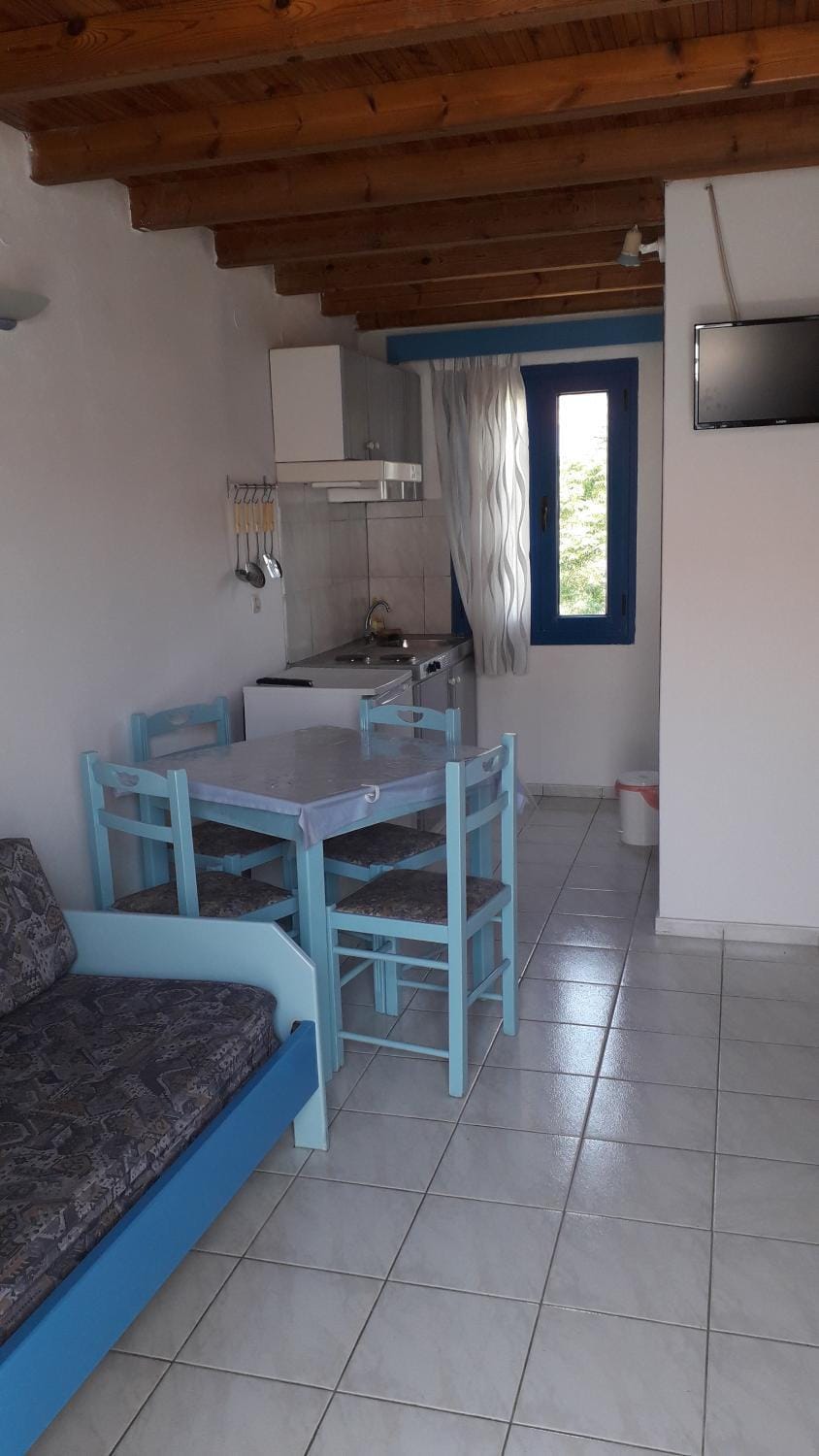 Shower, Kitchen or kitchenette, Seating area