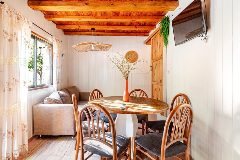 Communal lounge/ TV room, TV and multimedia, Living room, Seating area, Dining area, Evening entertainment