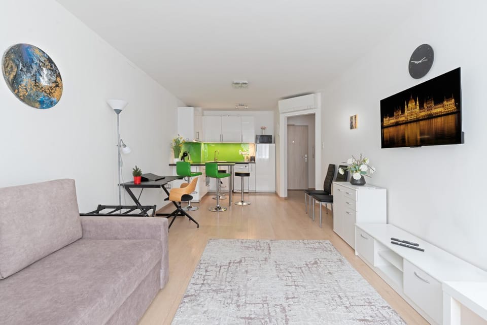 TV and multimedia, Kitchen or kitchenette, Living room, Seating area, Evening entertainment