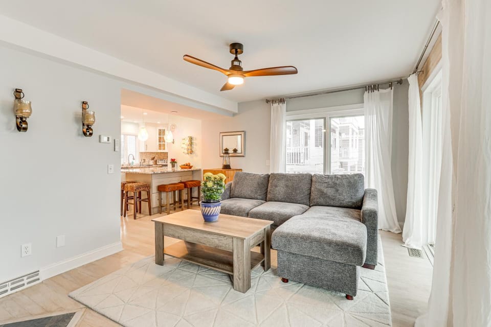 Bright Milford Beach House w/ Outdoor Shower House in Milford
