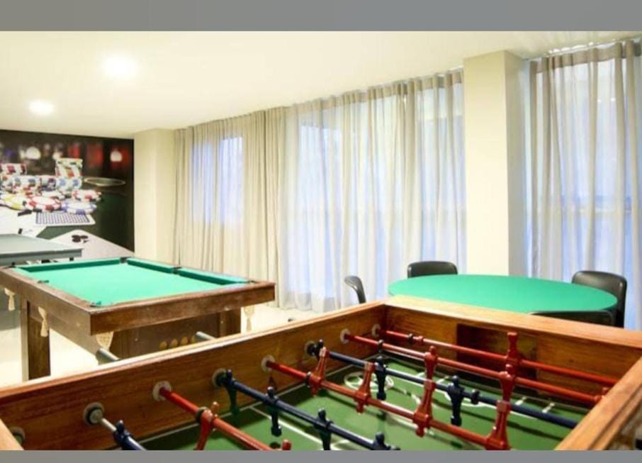 Billiard, Game Room