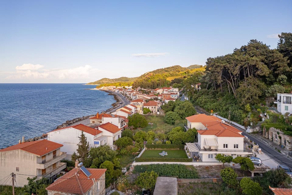 Property building, Neighbourhood, Natural landscape, Mountain view, Sea view, Street view