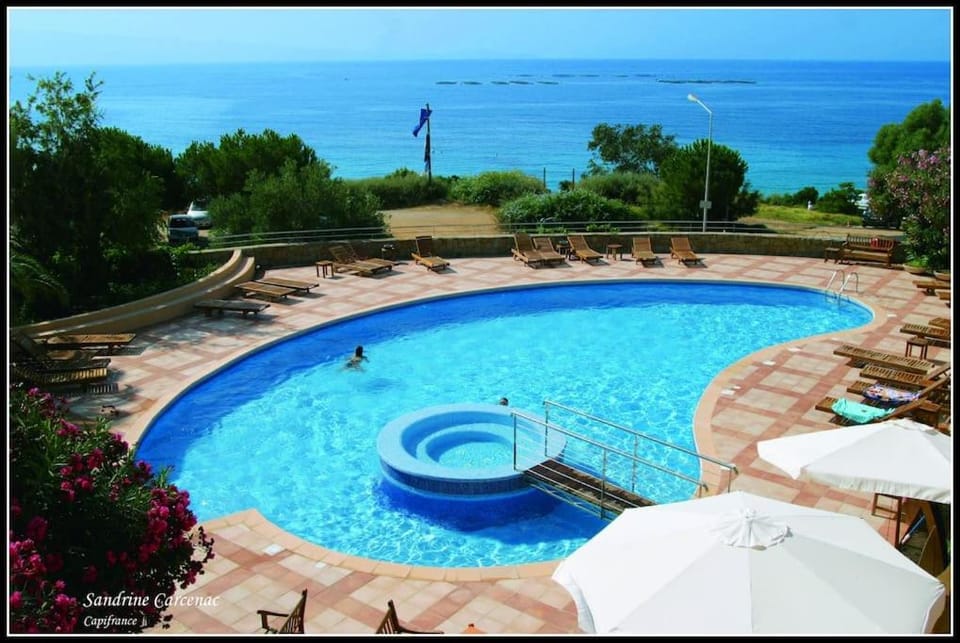 Pool view, Sea view, Swimming pool, sunbed