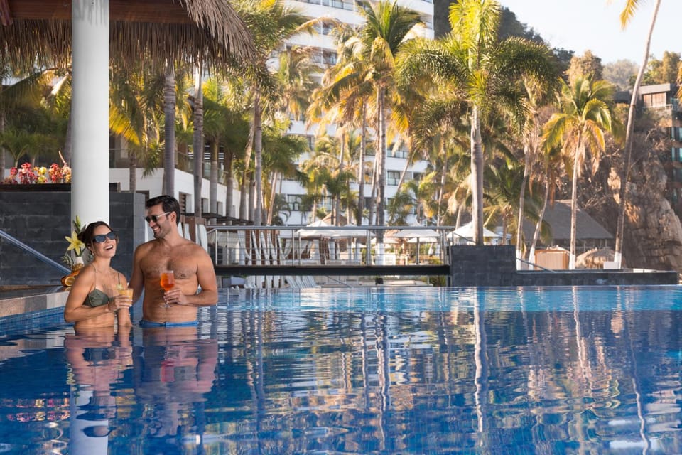 Swimming pool, Drinks, Alcoholic drinks